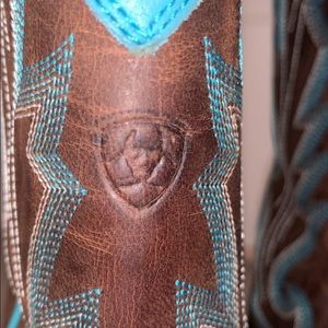 WOMENS ARIAT SQUARE TOE BOOTS